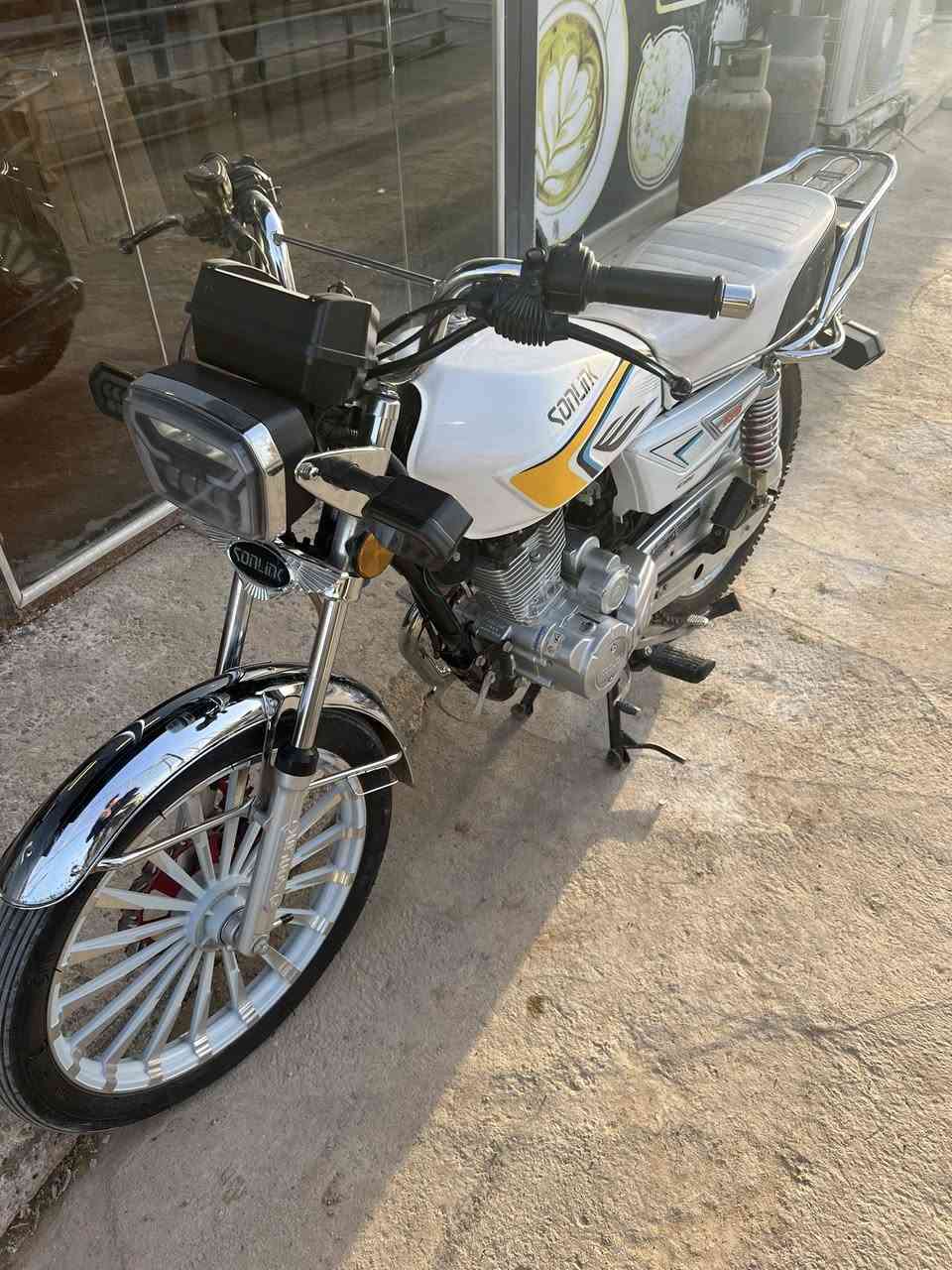 سيفان موديل ٢٤ اوراق استنساخ دراجه مكفوله من كلشي ونضيفه  السعر خاص واتساب***********
