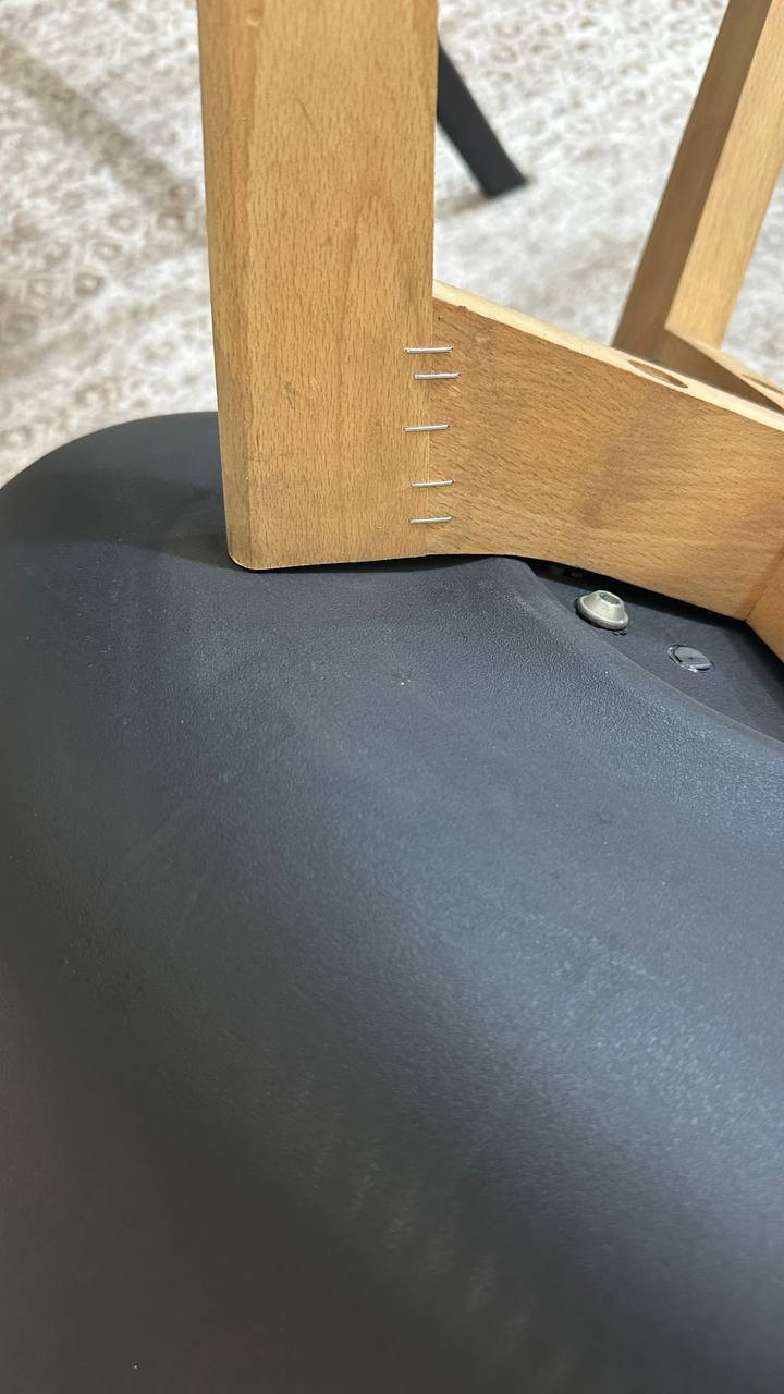 للبيع كراسي استراحه اثنين اخذتهم ب 150 واريدهم ب 75 القطعتين وحده بيها ضرر بسيط موضح بالصورة للامانه الكعده مالتهم كلش مريحه 
وعندي ميز طعام مع كراسي اثنين هم موضحه تفاصيلهم بالصور امانه اخذتهم ب 115  ابيعهم ب 75 
الكراسي من جوة اني مصلحهم بكلبس وغرة 
مكاني بغداد الزعفرانيه 
التواصل عالخاص او عالرقم ***********
متوفر واتساب
