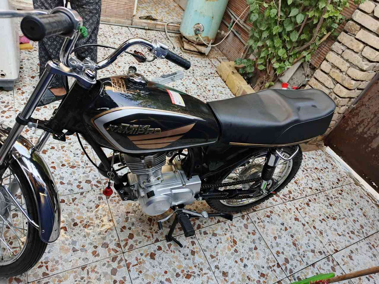 سلام عليكم الدراجه للبيع اوراق سكنر صارلهه شهر من عمرتهه دراجه انضف من الصوره  يجي خاص لو يتصل ,***********
