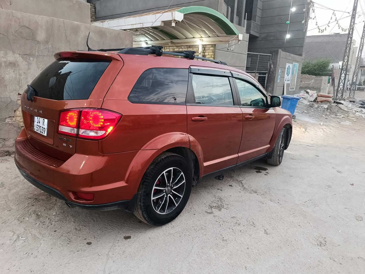 سلام عليكم دوج جورني مديل 2013 فئه SXT فول مواصفات عده الفتحه سته سلندر3600 سبعه راكب3قطع تبريد شاشه كبيره كشن كهربائي  حساس خلفي كامره بصمه تشغيل عن بعد بصمه ابواب زنون وباقي مواصفات المعروفه حادث امريكه جاملغ امامي ايمن فقط بسمنه رقم بصره نكليزي سعر 120 وبيه مجال الاستفسار ***********
