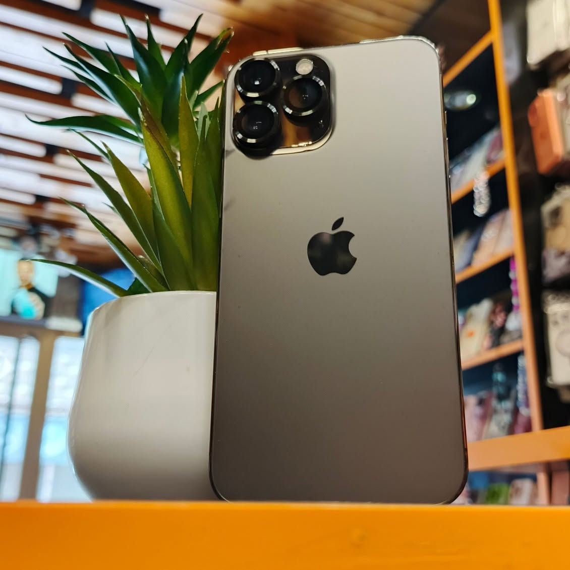 #متاح هاتف مستخدم  ❤

# iphone 13  pro max

الذاكرة  256 GB
البطارية 100 % 
الهاتف مستبدل شاشة اصلية (( بدون اي عطل ))
#السعر  425 الف فقط 

#العنوان _الانبار _قضاء هيت _ شارع حامي حميد _مجاور مجمع الملكة أو مقابل مكتبة الأقلام _ مركز الباشا 💥
#لتواصل معنا : 
واتساب / ***********
الانستا / albasha-mople
