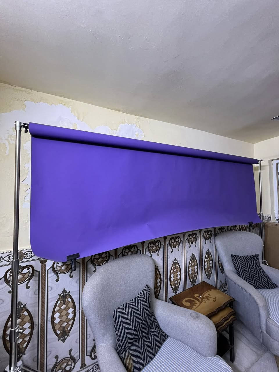 السلام عليكم خلفيات ابيض وبنفسجي 
٢٧٥ سنتم 
وستاندات مالتهم أخذتهن ب٣٣٠ الف جدد مامستعملات بيهن مجال بسيط مكاني بغداد الحريه 
***********
