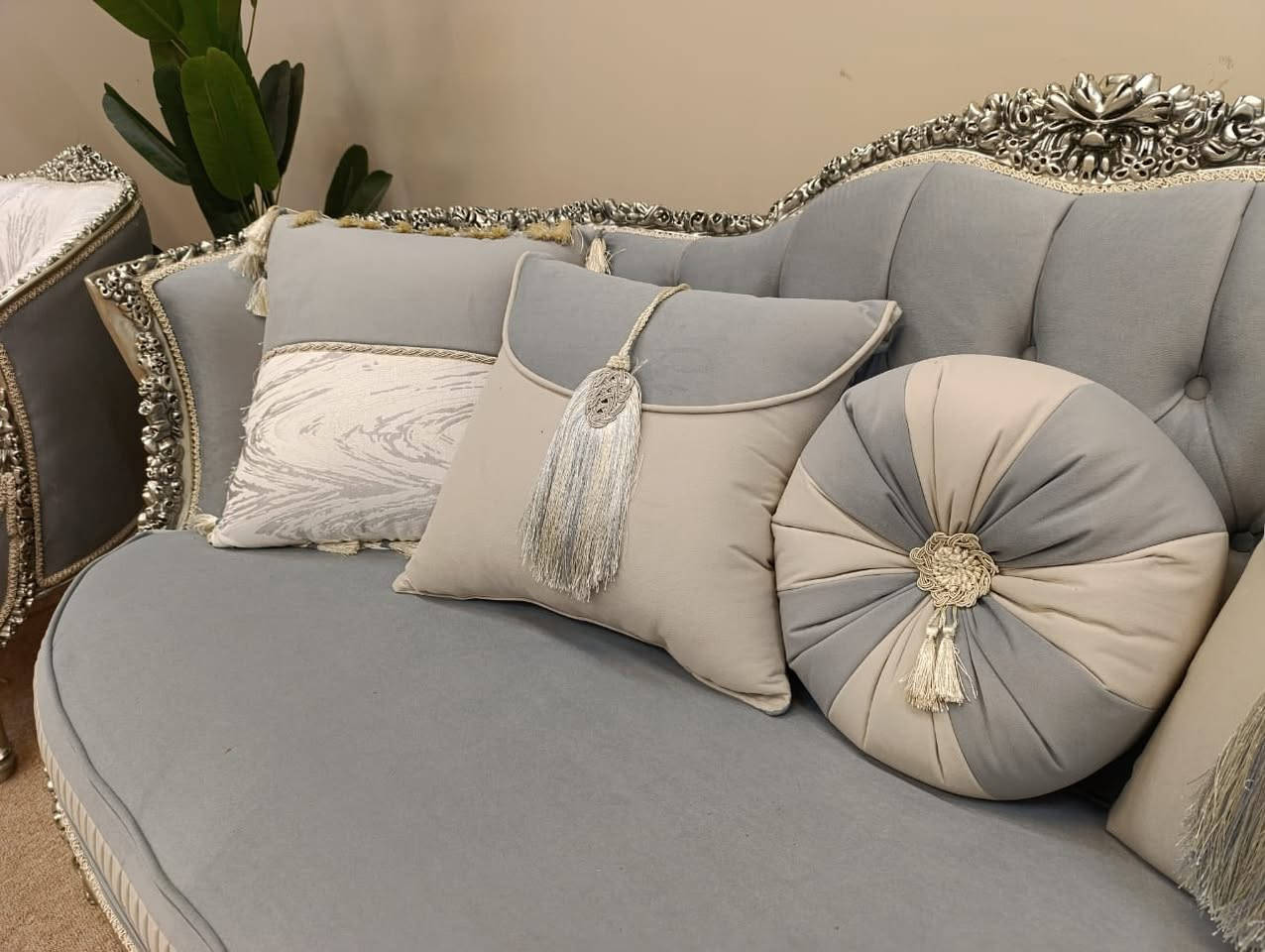 تخم عشر مقاعد جديد ومابي اي ضرر 
ب مليون و400


**إذا كنت صاحب هذا الإعلان وتريد حذفه لأي سبب، رجاءا أرسل رسالة إلى الدعم الفني**