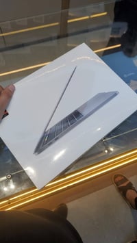 ماكبوك برو • ١٣.٣ بوصة • ٥١٢GB SSD