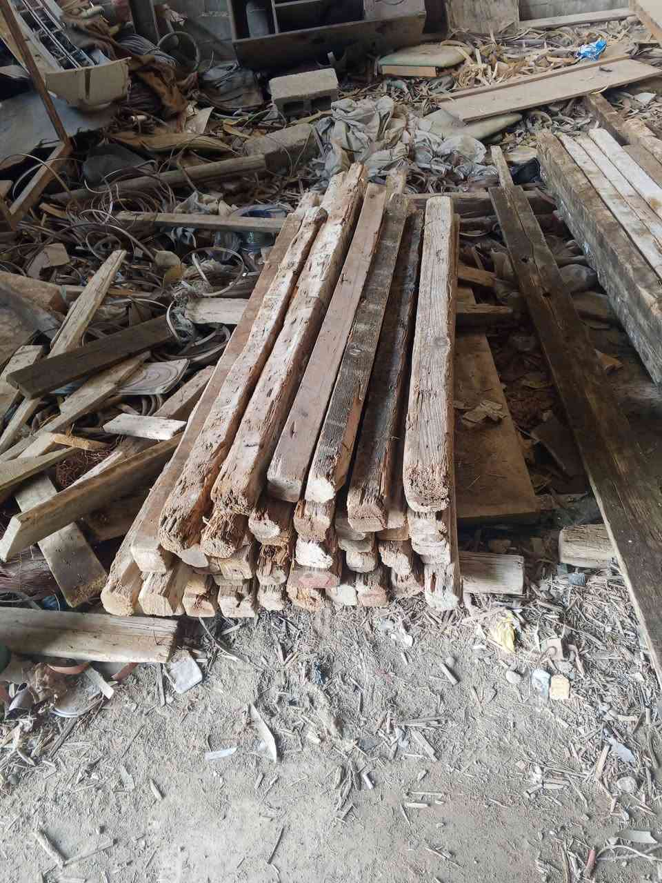 متوفر في الموصل الكرامة قرب المشاتل خلف مشتل الريحان
لوح 4 متر مستعمل سعر المكعب 400 الف تارس صبتين
لوح 3 متر مستعمل سعر المكعب 375 الف تارس
جسور 3متر مستعمل سعر المكعب 350 الف
لوح مقاصير من1 الى2مترونص سعر المكعب 275
عصايب 50و60 و70 سعر المكعب 150 الف
عصايب متر سعر المكعب 200 الق
درسك 330 سعر الزوج 6ونص 
***********
***********
