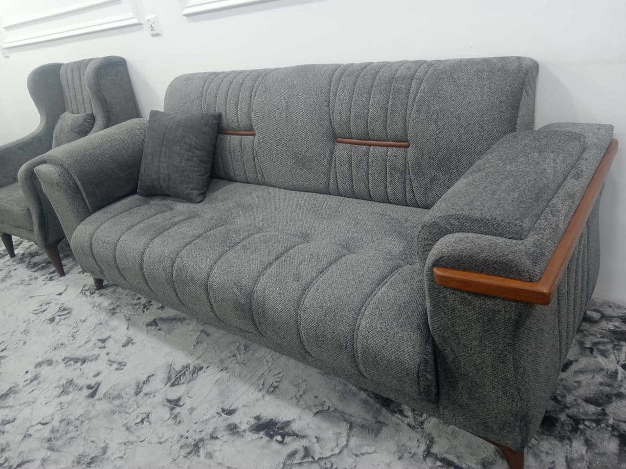 ‎بۆ فرۆشتن لە سلێمانی قەنەفەکە 1مانگە کڕدراوە 6گەڵای پێدراوە 4گەڵاو نیو ئی فرۆشێت  خەسالە کە 8 کیلۆیە مارکەی ڤیستێڵ پاک و تازە بەشەرت و 1مانگ بکار هاتوە
‎250هەزار سیسەمەکە یەک نەفەریە تازە 75هەزار

***********
