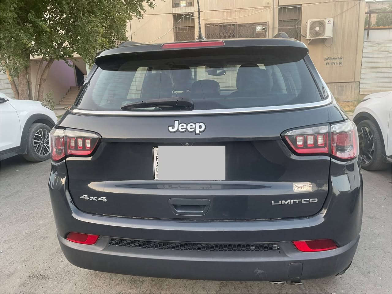 السلام عليكم من رخصة الادمن  جيب كمباس limited مو ديل 2018 ماشية 71000 كم  رقم بغداد 
مرايات كهربائية 
كشنات جلد 
كامره خلفية 
محرك 2400
فتحة بانوراما 
بصمه
تشغيل عن بعد 
السعر  18,500,000 عراقي
المكان قرب البياع 
الرقم ***********
