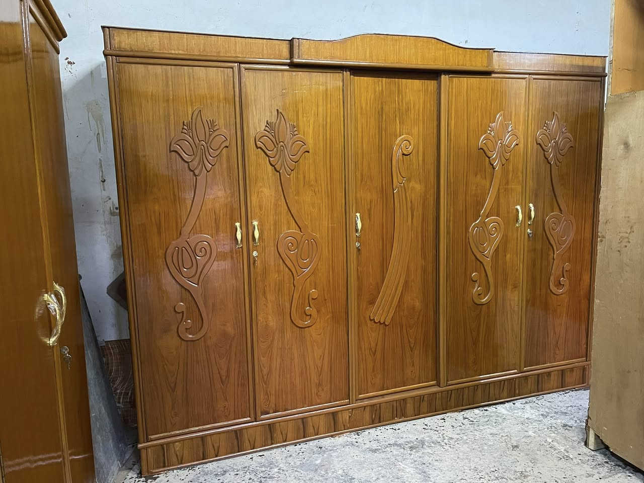 كنتور 5باب تركام داخل خارج صاج كامل صبغ أقفاله يدات 
سعره ٣٠٠ بي مجال مكان نجف ***********
