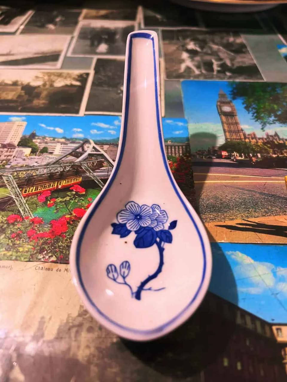 Antique Hand-Painted Chinese "Blue & White" Porcelain Spoon Set
​Description: A set of 3 hand-painted Chinese porcelain spoons with a blue and white floral design.
​Dimensions: 13 cm.
​Condition: Excellent Vintage Condition, No Chips, Cracks, or Flaws.
​📸 Please review the photos carefully as they form part of the description.
​📦 Shipping Available to all governorates.
​✉️ For price and serious inquiries: Please send a direct message (DM). الاسكندرية, مصر


**إذا كنت صاحب هذا الإعلان وتريد حذفه لأي سبب، رجاءا أرسل رسالة إلى الدعم الفني**