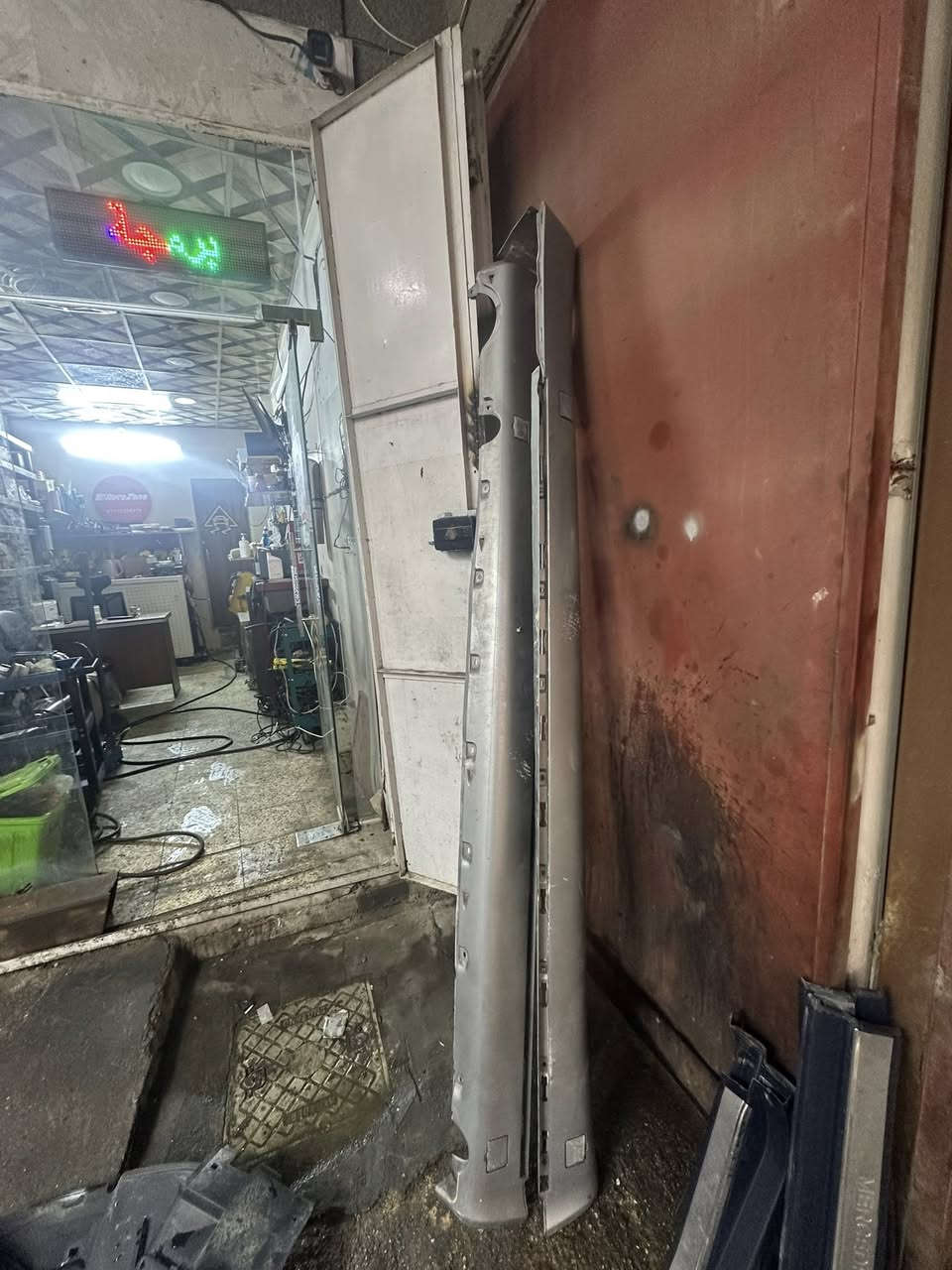 دوسات شبح بدي قصير وارد بدون شخط او كسر
دوسات داخليه نيلي بدي قصير شبه جديد

بطاين اماميه شبح جديد مكفوله من الكسر

بغداد حي القاهره

***********

واتس اب حاليا
