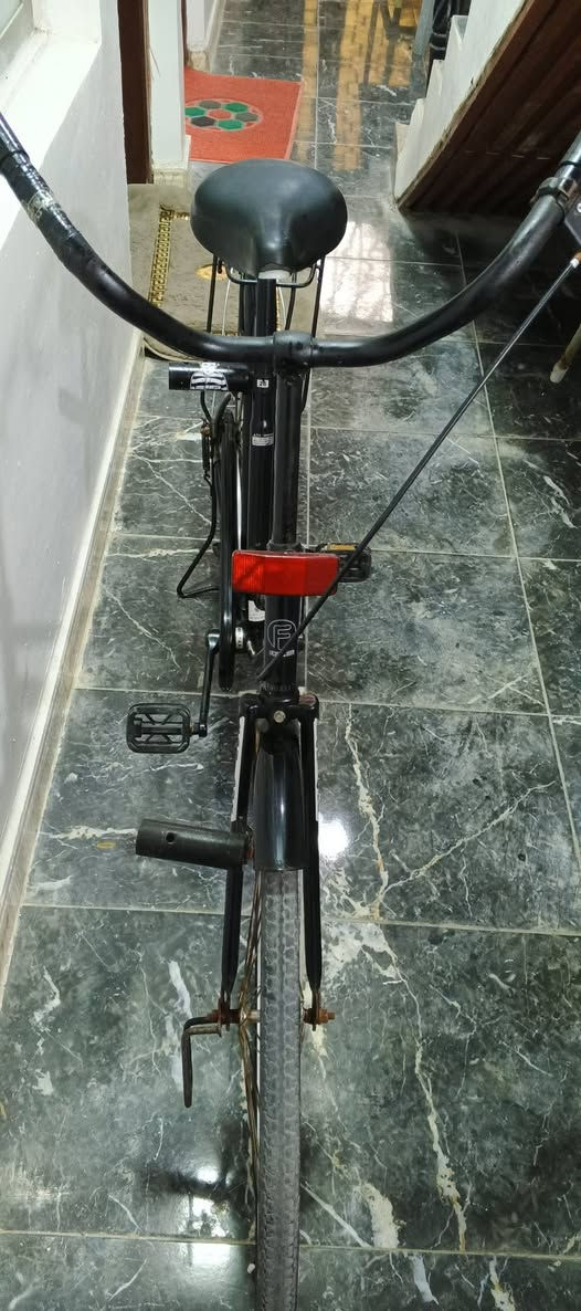 بايسكل لبيع بصره قبله نضافه مالته ١٠٠./.سعر ١٣٠بي مجال قليل رقم تليفون واساب ***********
