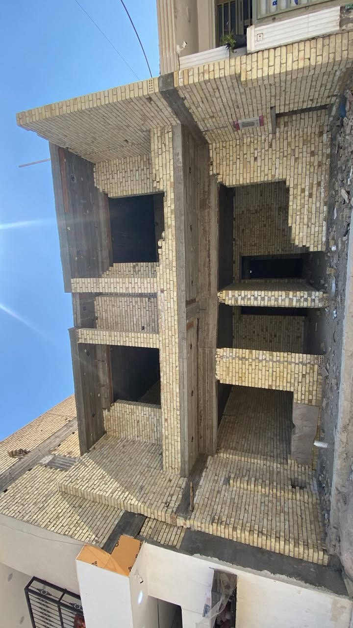 هيكل للبيع 🏠 
المساحة ١٥٠ متر الجبهة ٩ يحتوي على استقبال مطبخ غرفتين بالطابق الارضي صحيات مناور واربع غرف بالطابق الثاني +صحيات /العنوان البوعيثة مجمع بهاء المدن الموقع مميز 
نوع السند طابو زراعي سند ٢٥ للاستفسار اكثر المراسلة ماسنجر


**إذا كنت صاحب هذا الإعلان وتريد حذفه لأي سبب، رجاءا أرسل رسالة إلى الدعم الفني**