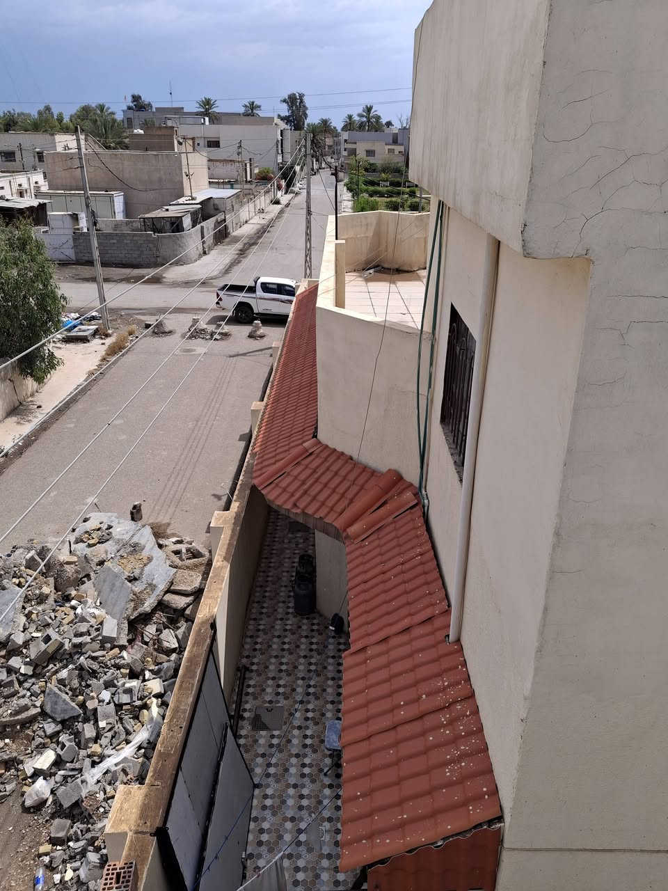 السلام عليكم  .
دار سكن لبيع 180m طابو ملك صرف  ركن
طابقين

يحتوي على غرفتين نوم وستقبال  وصاله ومطبخ صحيات وممر مع ترك  لبيت مدخلين 

المقداديه  حي العصري  

خلف المكتبه العامه مجاور محطه وقود  مقابل حديقه عامه 
مجاور مول محمد سامي عجاج
  لجادين بل شراء اتصل على الرقم 

***********

 او زياره مكتب المصطفى للعقار
المقداديه حي المعلمين الشارع العام
