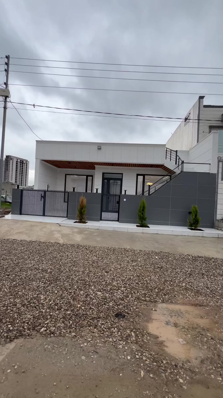 ‏( Code 2020 ) 

خانوو بۆ فرۆشتن 🏡

🏡خانوو بۆ فرۆشتن لە سلێمانی گەڕەکی ڕاپەڕین📍خانووەکە زۆر جوانە و ماڵی تێنەچووە 🏠 هەموو خەدەماتێکی هەیە نزیک جادەی قیرە ✨ نزیک دووکان و بازاڕ و پاس و مزگەوتە 🕌🏠

 نرخ : لە کۆمێنت داوای بکە ڕاستەوخۆ دەینێرین 💵

🏠ڕووبەری خانوو 200 مەتــرە 10 بە 20 

🔸خانووەکە لە یەک نهۆم  پێکدێت 
ـ ژووری میــوان 🛋️
ـ ژووری دانیــشتن 🛋️
ـ چێشــتـخانە 👩‍🍳
ـ سێ ژووری نووستن 🛌
ـ مشتملات 🛁
ـ گەراج 🚗

 ‏ ☎️ :  *********** WhatsApp + Viber + Call

‏#BravehouseRealestate #عقارات_برەیڤ_هاوس
