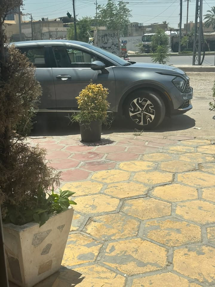 السلام عليكم كيا سبورتج موديل 24 فول عدا البنوروما جلد حساسات خلفيه اماميه رادارات خلفي امامي شاشه متصله كشنات تحكم جهه السائق تدفى كشنات  وارد امريكي السياره حادث قطعه وحده بدون دواخل جاملغ ايمن فقط الباقي كله مكفول بجم كبس بدون اعطال بدوان اي كلوب عطل مكينه 2500 المرغوب صور الحادث موجوده رقم بغداد تحويل مباشر عنون كراده شارع 42 لون السياره متغير ***********
