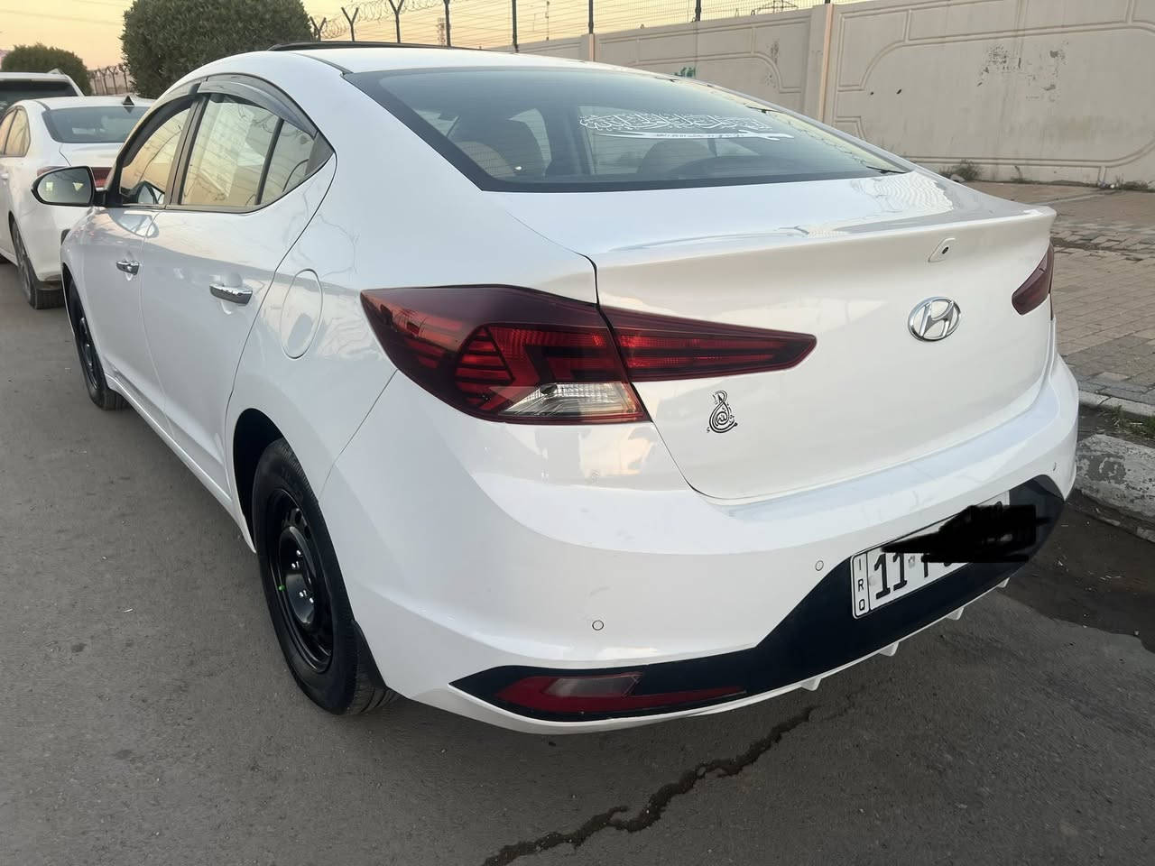 سلام عليكم الإنترة خليجي فول واحد على واحد موديل 2020 سيارة.  (بصمة +فتحة +جلد +قطعتين تبريد+مري شفط +حساسات+كامرة +جنطة ذكية +داخل صاج بيجي )سيارة نضيفة وجاهزة من جميع النواحي سنوية وهزة جديد ورقم دولي ملاحضة ❗️جاملغ خلفي صبغ موضح في لسونار مع صور للاستفسار ***********
