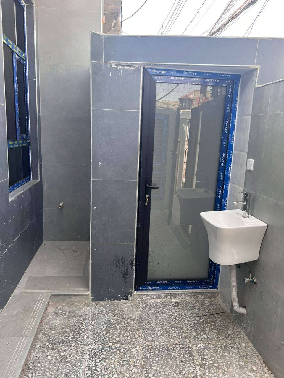 بيت طابق ونص للبيع اربع شوارع رقم الهاتف ***********
