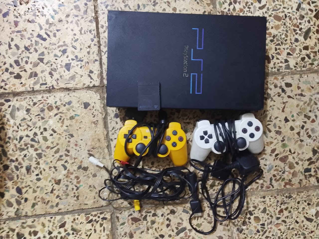 البيع بلي ستيشن 2 كامل سعر 85 وبي مجال  العنوان بغداد مدينة الصدر الاورفلي رقم الهاتف ***********

