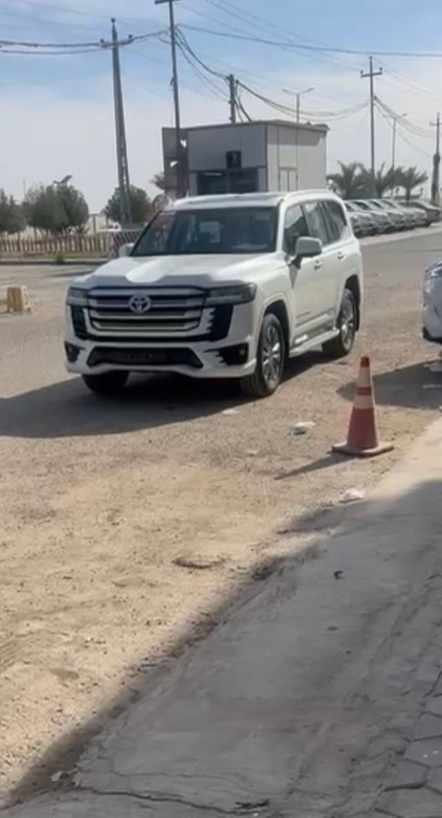السلام عليكم 

للبيع لاندكروز 2024 لمتد 
توين تيربو 
ساز  بعدها بضمان الشركة

السياره ماشيه 13الف 
السيارة مكفولة كفالة عامة شرط الفحص بحالة الوكالة

مواصفات فول المعروفة 

ثلاث شاشات نقطة عمياء 
وباقي المواصفات 

الي موجوده بااللمتد 
رقم بغداد الجديد  

***********
