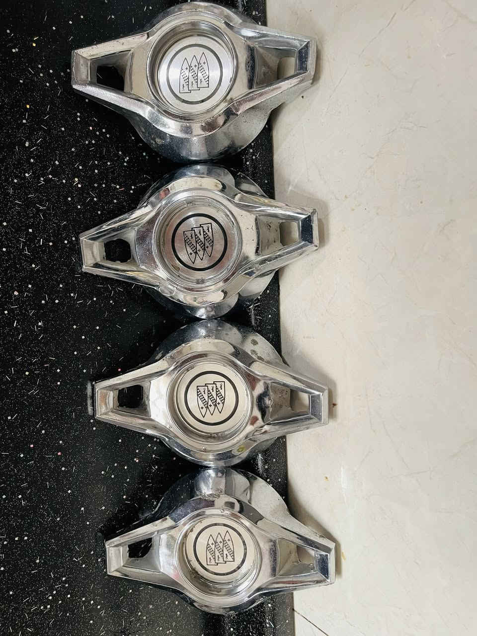 السلام عليكم غراض للبيع كلها اصليه كل شغله وسعرها واذا شلعه وحده يختلف السعر مكاني بابل ***********
