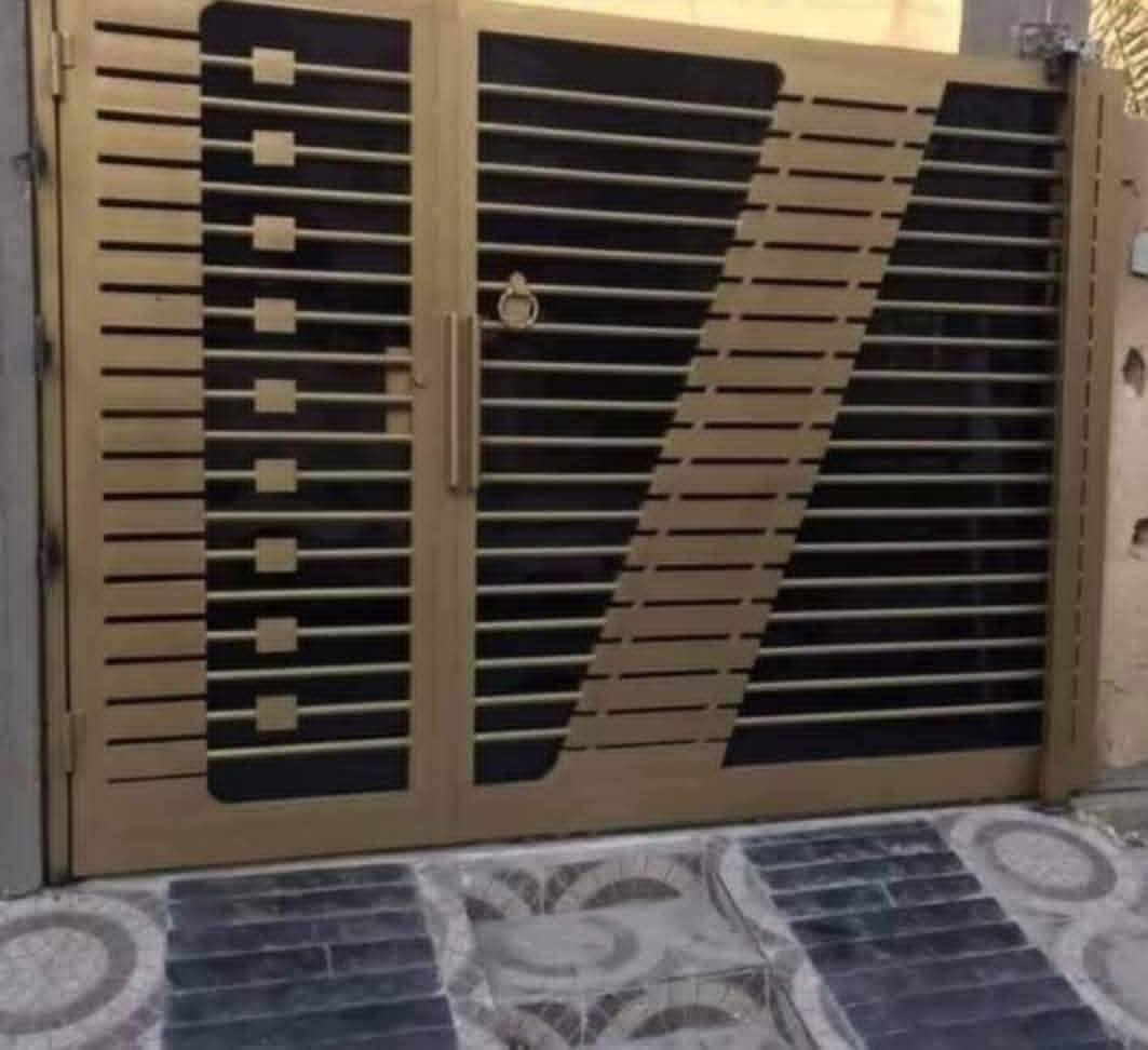 السلام عليكم 
حداد جوال تصليحات الأبواب الخارجيه والداخليه والسقائف ومحجر الدرج تغليف زجاجي مناور والسقائف بنواعها داخل بابل مستعدون لعمل جميع انواع الحدادة 
ابواب شبابيك قمريات جينكو كيسبان سندويج محجرات دروجة كابون 
برودكس واجهات درج طوارء 
اتصل او راسلني على الوات ساب  
*********** حلة, بابل
