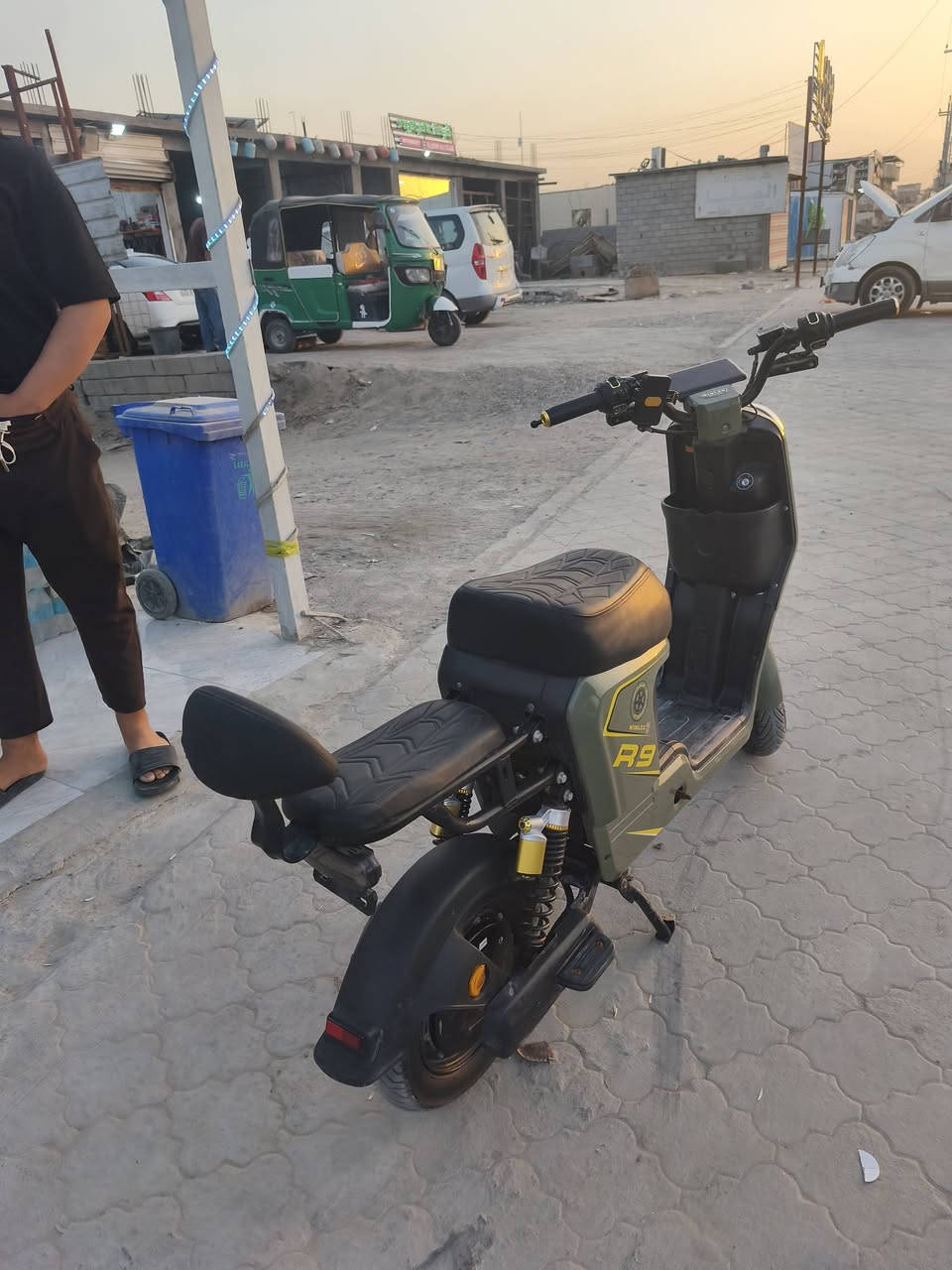 السلام عليكم R9 موديل 25 دراجه كلش جديده بطاريات ليثيوم السعر 450 رقم ***********
