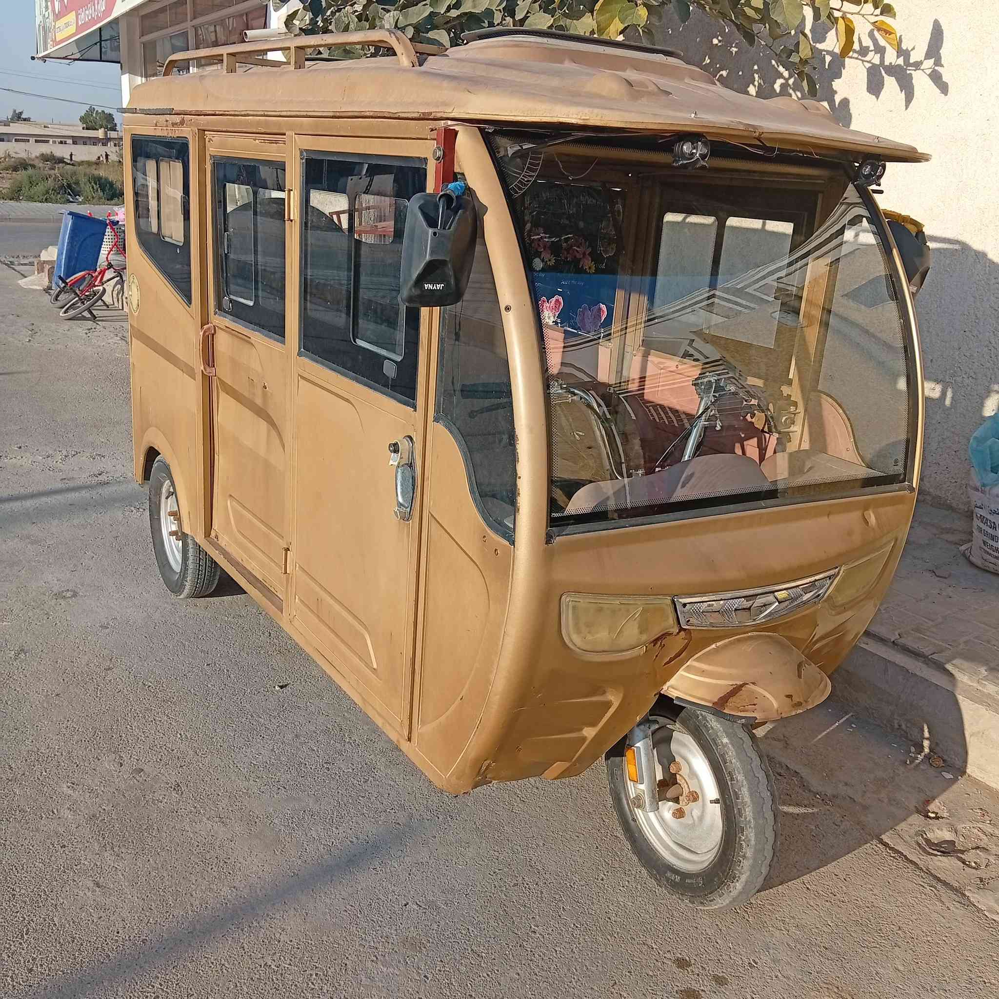 السلام عليكم 
تكتك للبيع مامرقمه اصوليه بيهه اوراق كامله  السعر مليونين ونص وبيهه مجال مكانهه كوت السفحه 
رقم راعيهه 
***********
