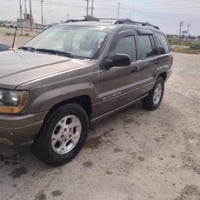 جيب شيروكي موديل ٢٠٠٠ لون فيلي محرك ٦مرغوب كير ولوكير  محرك  سيارة بلا...