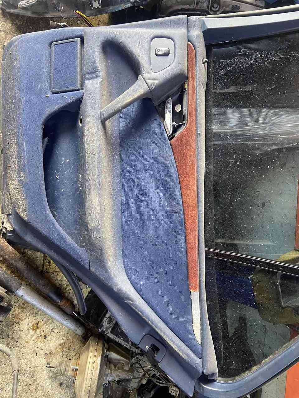 غرفه مال ام عيون موديل 99 
سعر ٣ ورقه قفل 
مكان اربيل 
***********
