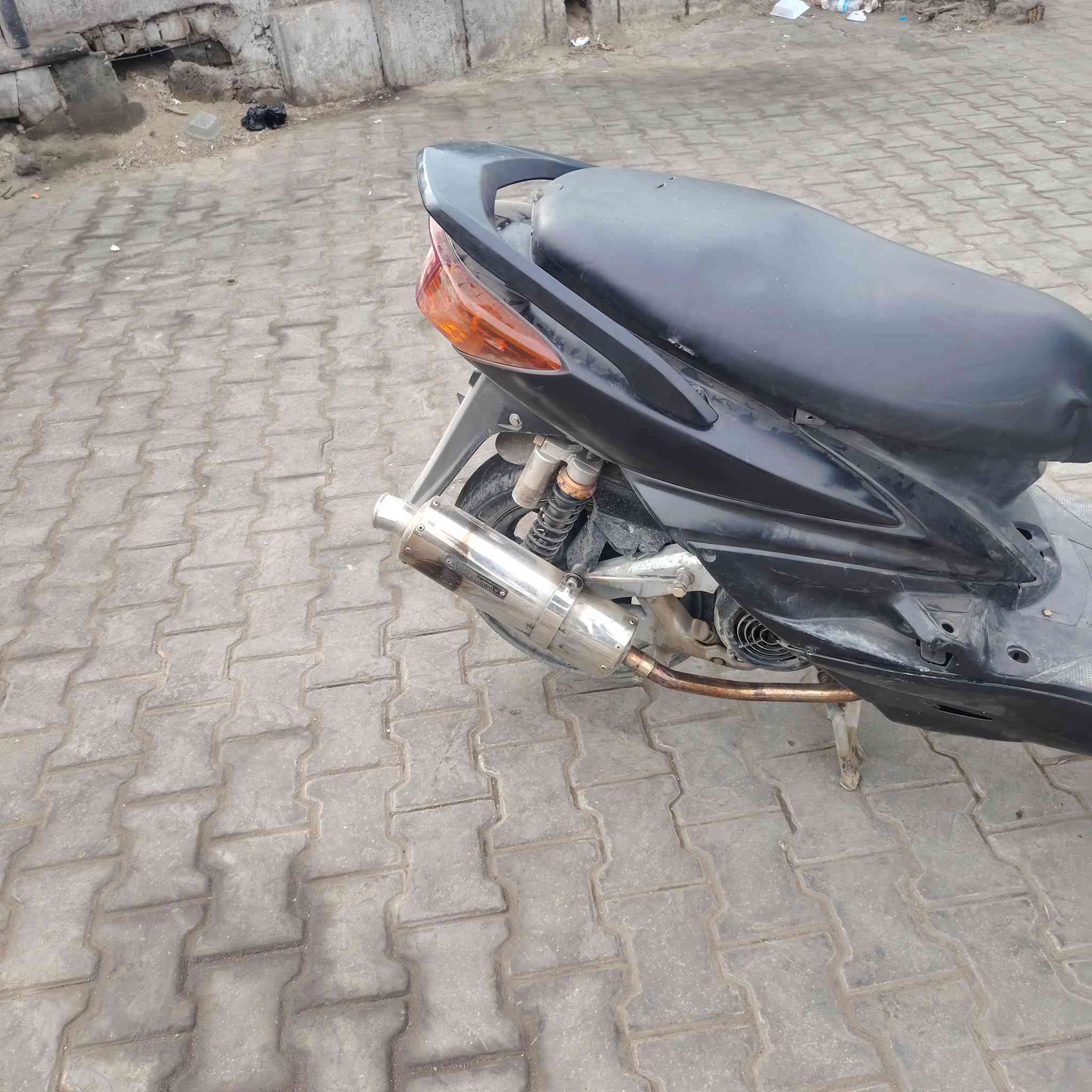 السلام عليكم للبيع أو مراوس سكنس فحل نوزل خطين صالنصه رياضي دبلات رياضي شغاله نكره سلف كهربائيات كوله شغاله شلعه ومعدل فول دشبول عاطل المحرك بيه صوت زنجيل السعر 450 وبيه مجال بسيط مكاني بل اعظميه نهايه شارع عمر ***********
