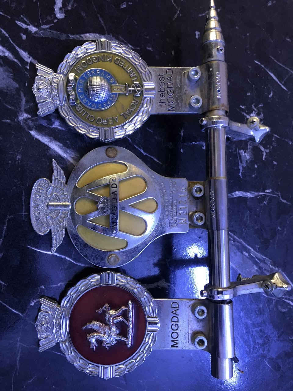 سلام عليكم 
توج للبيع 
السعر 35 

رقمي ***********

مكاني بغداد
