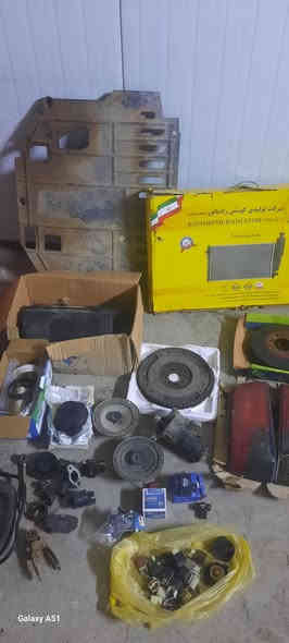 السلام عليكم غراض بيجو بارس للبيع شلع
راديتر مستعمله شهر
فلنجه خلفيه جديده
فلاوين +سلف 
مخده زوج خلفيه جديده 
بك لايت خلفي 
قبق ولفات +درع 
واير بلكات وايسي وتاير حجم ١٤ (٧٠ على ١٨٥)
عنوان بغداد رقم ***********
