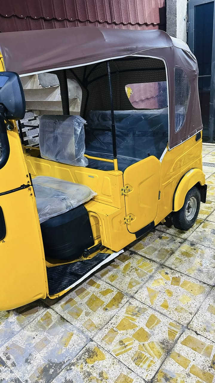 سلام عليكم تكتك باجاج للبيع 22 رقم وسنويه مكينه كفاله ولبدي مثل ما كدامكم تكتك ما ناقصها شي كبل للشارع ربع ما اذب عليها السعر 8 ونص ***********
