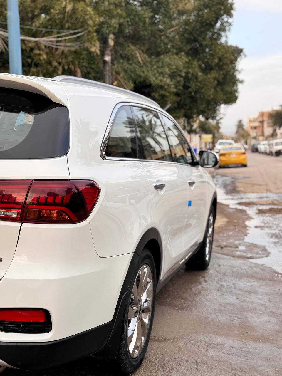 السلام عليكم
كيا سورنتو خليجي 2020 كلين  السيارة ماشالله ما ناقصها اي شي نظيف جداً 

المحرك: 6 سلندر V6

المواصفة: خليجي

الممشى: 73,000 كم فقط

الحالة: بدون حادث – بدون صبغ – السيارة كليني

شاشة واحدة فقط

⸻

شاشة وسطية واحدة

تحكمات على الاستيرن

كراسي أمامية كهربائية

مكيف قوي جداً

كاميرا خلفية

حساسات أمامية وخلفية

مثبت سرعة

أنظمة أمان (ABS – ESP – وسائد هوائية

جنوط ألومنيوم

مرايات كهربائية قابلة للطي مع إشارات

تصميم أنيق ونظيف

السيارة جاهزة ومكملة وشرط التحويل ثاني يوم 

⸻

الموقع - بفداد - البلديات 

السعر 270$ وبيها مجال جداً بصيط 

للاستفسار : ***********
