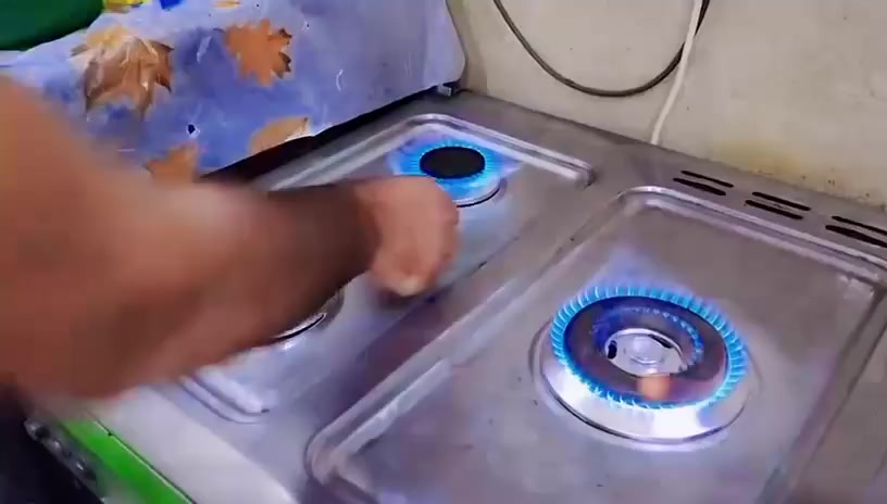 سلام عليكم صيانة طباخات الغازيه والكهربائيه
صيانه داخل المنزل كادر متميز نتواجد في كافة المحافضات
الاتصال ع رقم ***********
