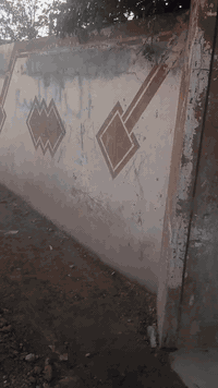 الدار للبيع المساحه ٢٠٠ م طابو صرف الموقع حي الحسين جهة الباشيه شارع ٨م مكون من غرفتين نوم واستقبال ومطبخ حار وصاله مع حديقه وكراج سياره البيت حر ما مطلوب باسم صاحبه السعر ٦٥ بي مجال بسيط مراجعة مكتب ابو ازهر الجرياوي للعقار الجمعيه مقابل اسواق حاتم غازي الاتصال على الارقام التاليه 
***********
***********
*********** / بالتوفيق إنشاءالله
