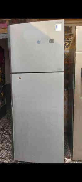 ***********ثلاجه هيتاشي 22قدم شغاله علفحص تجميد فول سعرها 200 مدينه الصدر يوجد توصيل
