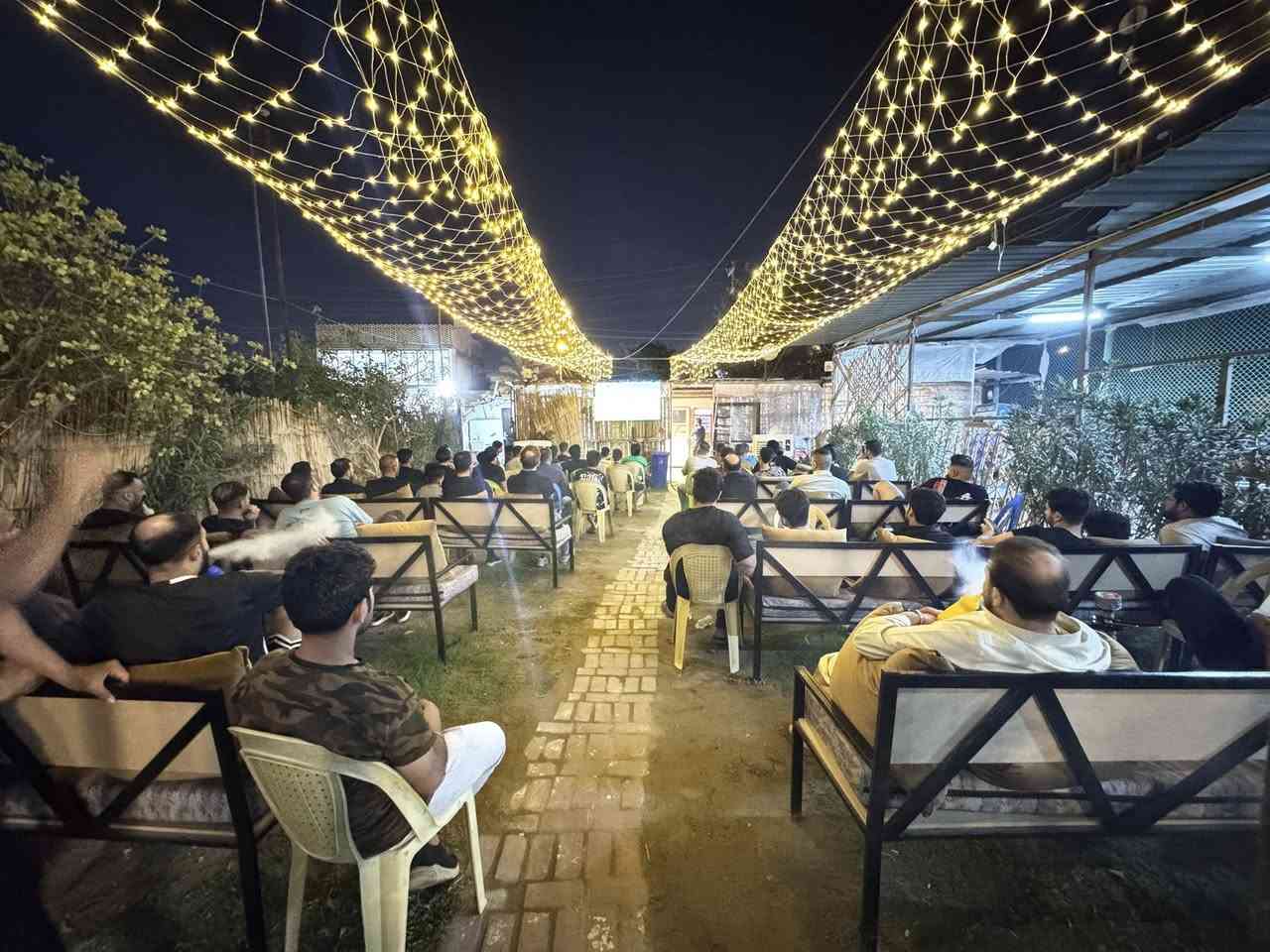 كوفي مميز للبيع في موقع حيوي جداً  
📍 كوفة / حي المتنبي / كوفة لاند

سبب البيع: عدم التفرغ 
مساحة ٦٠٠ متر
ايجار مناسب جداً￼

الكوفي مرتب وكامل وجاهز للشغل مباشرة بدون أي نقص، ويحتوي على:
☕ جلسات مريحة ومرتبة  
🎲 ميز دومنه  10
🎱 بليارد عدد ٢  
🎮 بلي عدد ٢  
📺 شاشات عدد ٣  

مكان معروف ومناسب جداً للشباب والجلسات اليومية، وفرصة ممتازة لشخص يريد مشروع جاهز وشغال من أول يوم ✨

للاستفسار والتفاصيل:
📞 ***********
