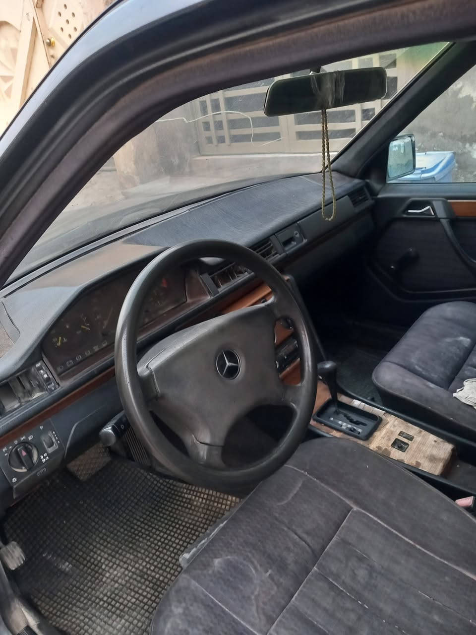 سلام عليكم مارسدس دب مديل 93 نجف بلاديه لا صبغ ولا ضربه السياره جارده وبيها دحجه بالجاملغ الأمامي غرفتها جديده كلش محرك بلادي يرادلها ترتيبات السعر ٤٥ والشراي يدلل رقمي ***********
