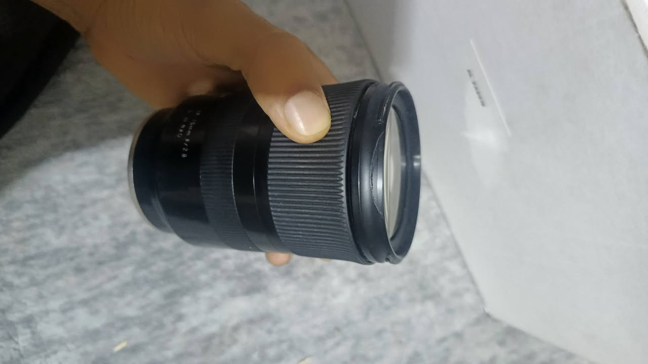 عدسة تامرون 28-75 f2.8
هذه حالته بصور 
العدسة شغالة وخفيفة
عملية للفيديو 
السعر 525 وبيه مجال بسيط 😁 
الشراي يتفضل واتساب
***********
