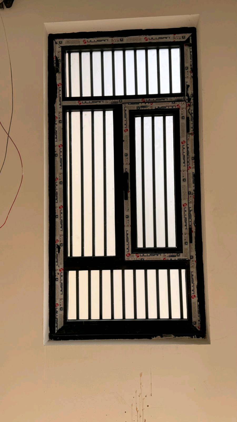 أعزائي، لدي شبابيك وأبواب ألمنيوم عالية المستوى مع تقفيل ممتاز، إضافة إلى مغسلة مطبخ أنيقة. المنتجات جديدة ولم تُستخدم بعد، ومصنوعة من خامات قوية تضمن المتانة والجودة. مناسبة لجميع أنواع المنازل العصرية. الرجاء التواصل لمزيد من التفاصيل حول الأسعار والتوصيل.