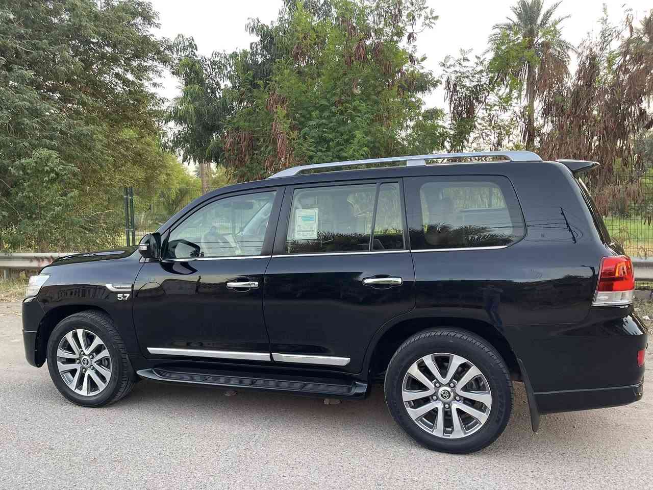 لاندكروز    VXS.                2021

فول اعلى مواصفات رقم بغداد باسمي 

محرك  ٥٧٠٠  جكات  رادار  امامي وجانبي 

كامرات ٥ محيطيه ٣٦٠ درجة

٣ شاشات كشنات جلد قرميدي 

كراسي كهرباء تدفئة تبريد خزن ميموري

صندوك كهرباء وبعد بيها مواصفات 

سياره مكفوله من صبغ وتبديل 

 بيها بارد فقط بالهلال جاملغ خلفي  

للبيع او مراوس حسب قناعه

السعر.  64 الف 

***********
