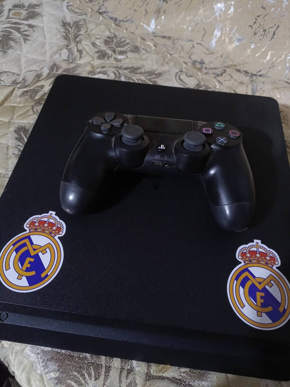 بلاي ستيشن فور سلم للبيع ***********
