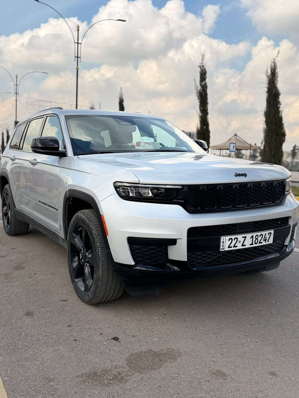 للبيع  Jeep Grand Cherokee 2024

جيب كراند شيروكي 2024 امريكي 
ضررها سرقة سستم كامل القطع الخارجية 
 بدون اي حادث او ايربك 

7 راكب 
كاميرا خلفية + حساسات ورادار 360
مثبت سرعة  
نظام أمان  كامل 
(فرامل طوارئ + تحذير خروج عن مسار)
تبريد ٣ قطع  
ماشية 50,000كم 
السعر 265 
 تفاصيل اكثر واتساب ***********
المكان بالموصل 
لكن متواجد غدا في بغداد  فقط
