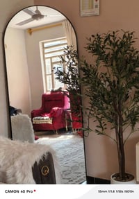 مرايا حجم جدا كبير ايطار ذهبي يصير تتعلك ويصير ستاند للبيع للحجز مراسل...