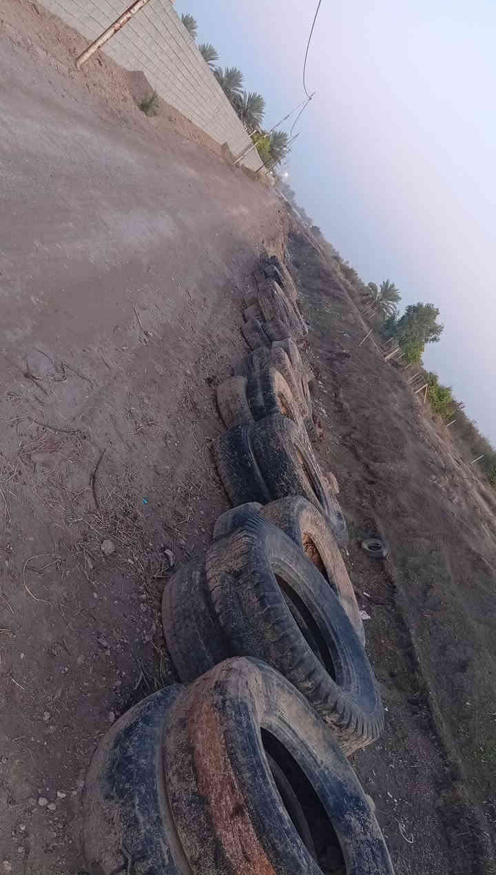 للبيع تايرات عدد 60 مع عكال قمريه طول 400 متر المكان بلد ***********
