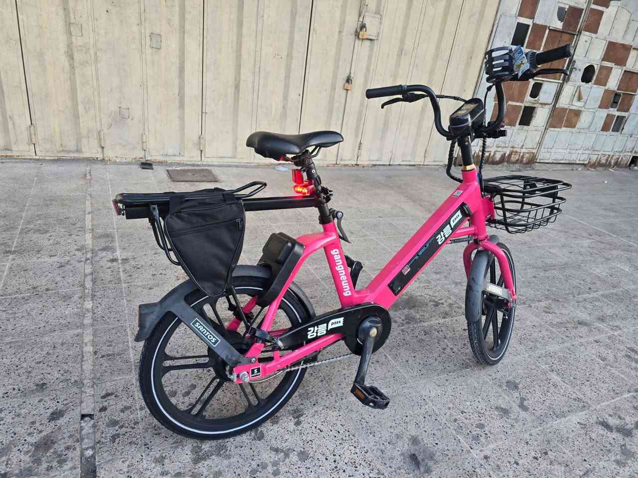 السلام عليكم دراجه شحن هايبرد  كلش جديد الشه المنيوم  48فولت يكطع مسافه 6ساعات في الشحنه الواحده رقمي للتواصل ***********
