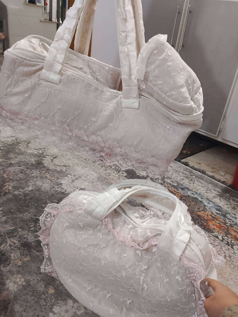 كاروك جديد غير مستعمل نصبتة بس صورت ورجعتة بل كارتونة ب 20نهايتة
جنطة وحمالة ب١٥ 
براد ب 55شغال حار بارد وسط وثلااجة 
بغداد الشعب


**إذا كنت صاحب هذا الإعلان وتريد حذفه لأي سبب، رجاءا أرسل رسالة إلى الدعم الفني**