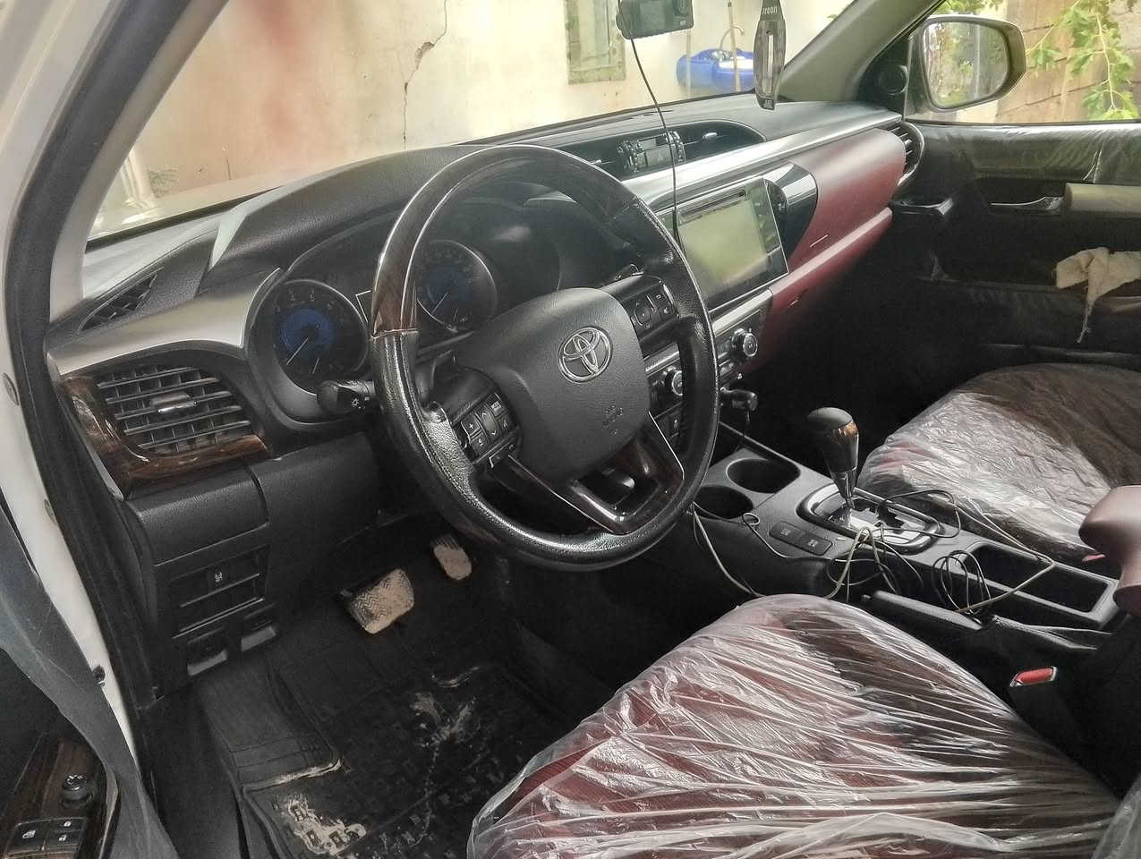 بيكم هايلوكس موديل 19 رقم سليمانيه كويتي السعر 245 كفاله بيها بارد ع كد شبر بالباب  والباب الخلف سائق سنويه ل30 رقم انكليزي هزه جديده مكان سيارة ديالى ***********
