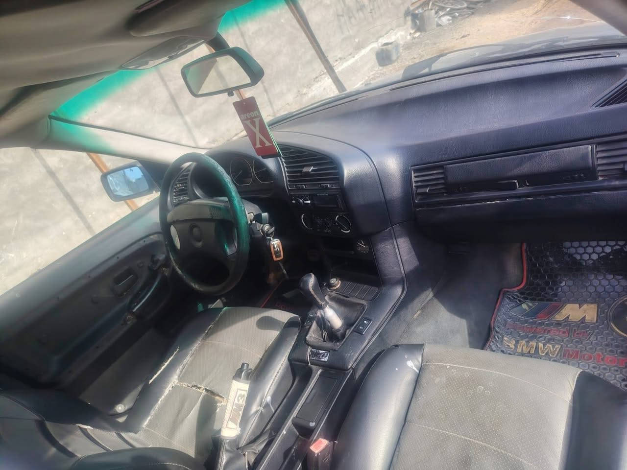 السلام عليكم للبيع موديل 94 محرك 6 مسكر 45 وبيها مجال مكانه حصوه ابو غريبر*********** الشراي يدق على الواتساب
